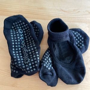 🌙3 FOR $20 
Yoga grip socks 2 pairs - size 6-9 women